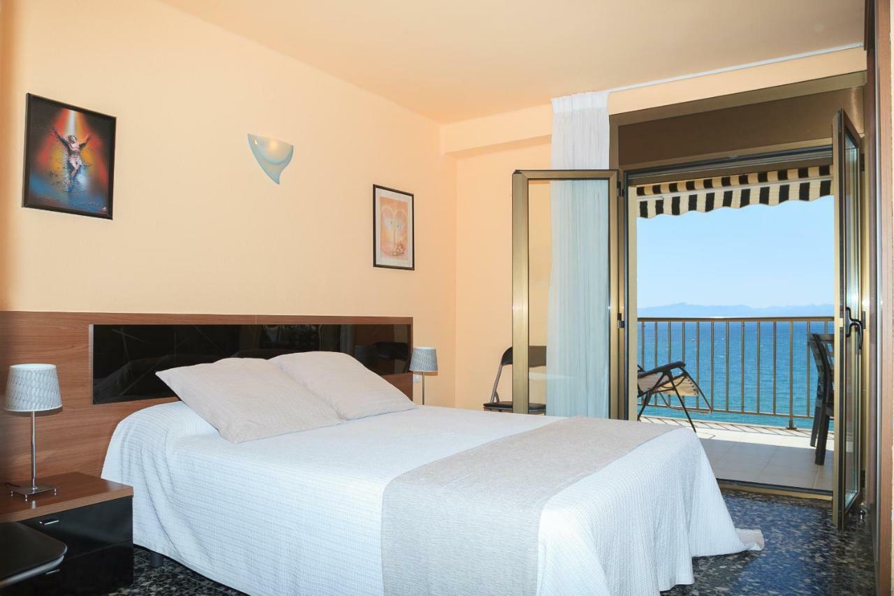 סאלו Uhc Acantilados Family Apartments מראה חיצוני תמונה